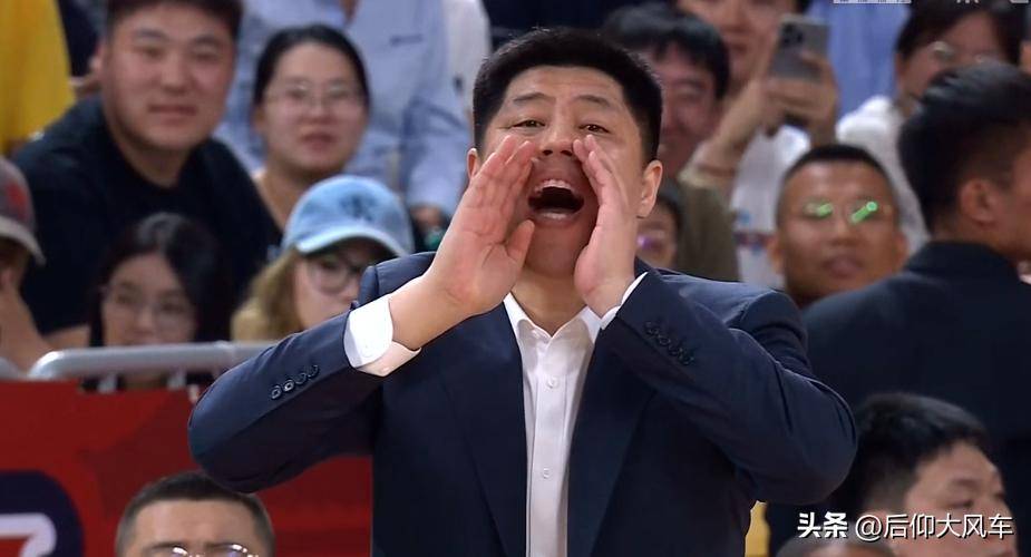 熊猫体育-篮球夜战：胶东天虎队强势反弹剑门霹雳队，主帅临场妙招定海神针仍在的简单介绍