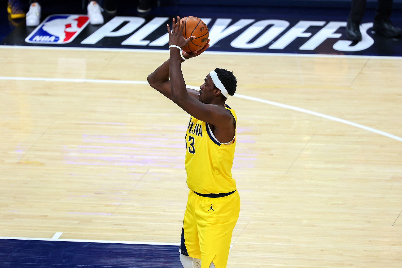 战术调整引发热议!,西亚卡姆在曼联比赛中晋级下一阶段再创辉煌时刻 战术调整引发热议!,西亚卡姆在曼联比赛中晋级下一阶段再创辉煌时刻